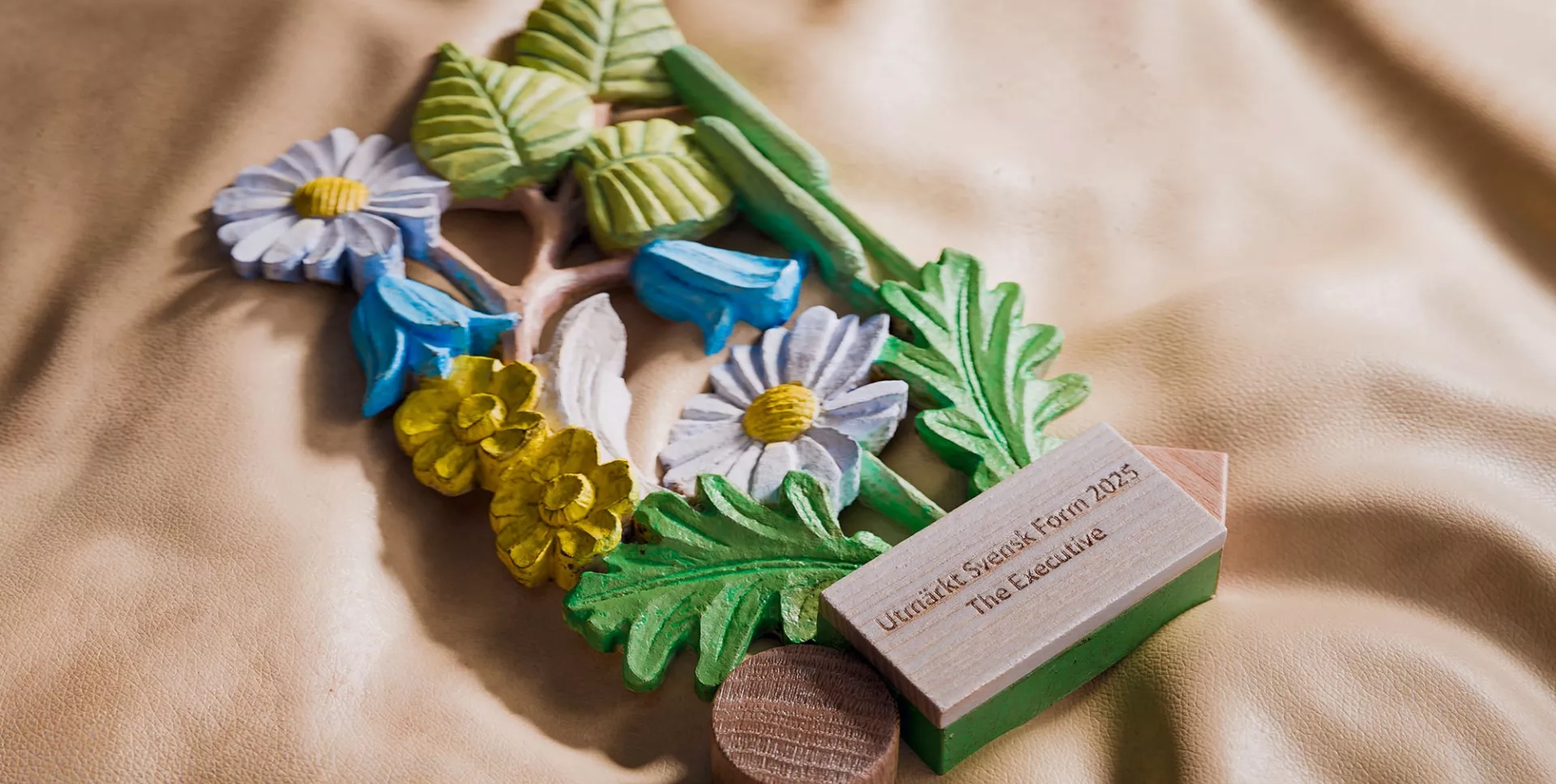 Priset Utmärkt Svensk Form 2025 som Yllw Factory tog emot för serien The Executive tillsammans med Jenny Nordberg